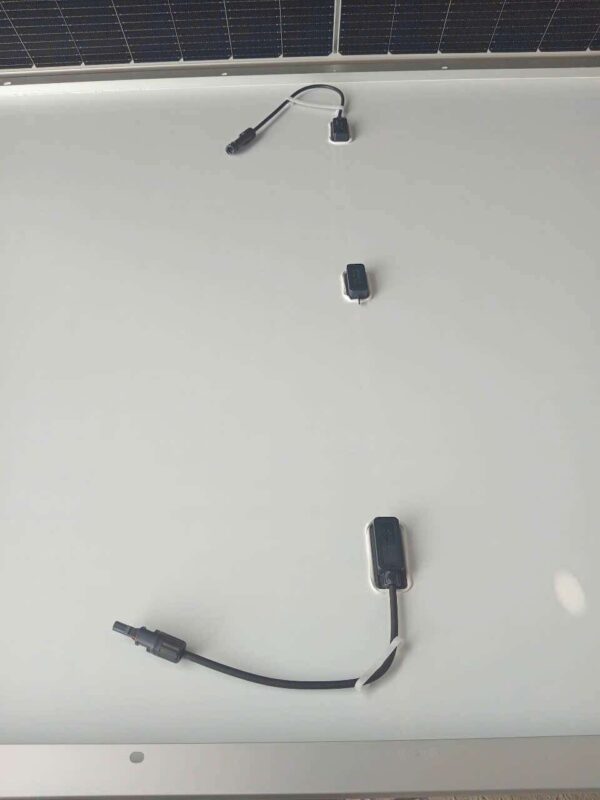 Tấm pin JA 560watt mặt sau