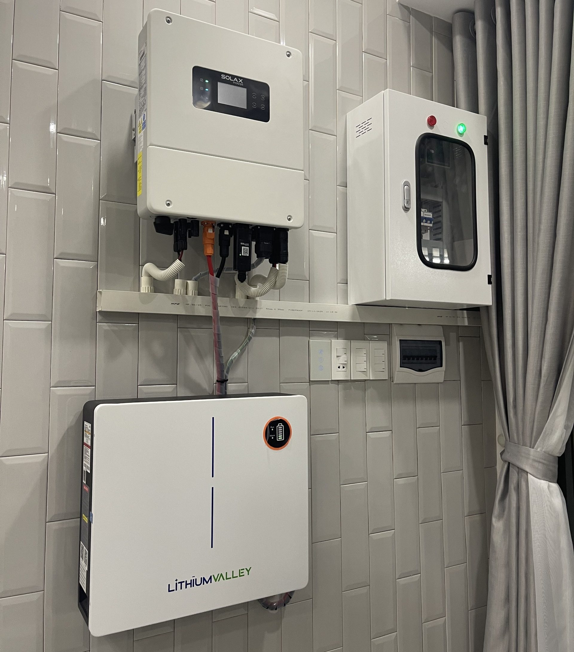 Hệ thống điện mặt trời hybird Hộ gia đình