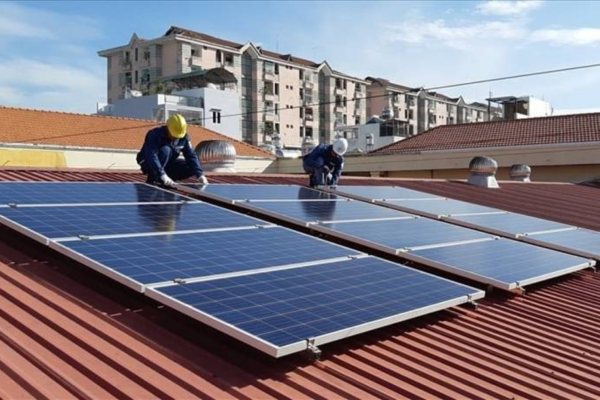 Lắp hệ điện áp mái
