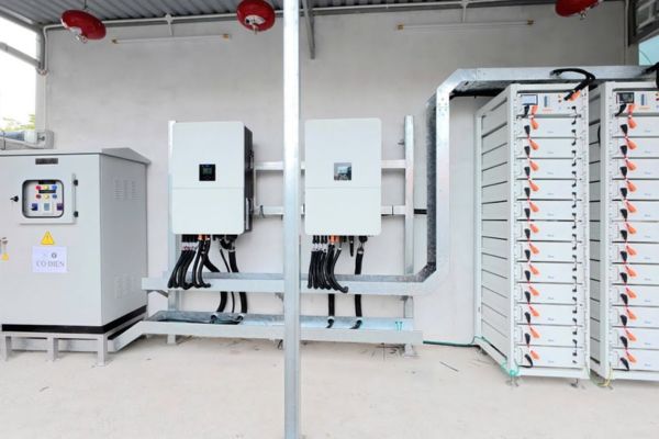 Bộ đôi biến tần Deye 3 pha hòa lưới lưu trữ
